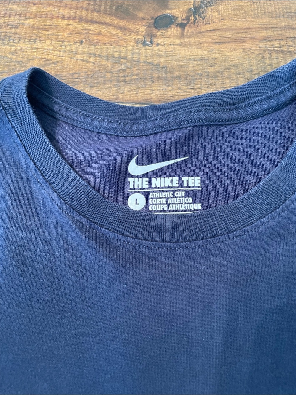 Nike short sleeve shirt - Picture 2 of 2